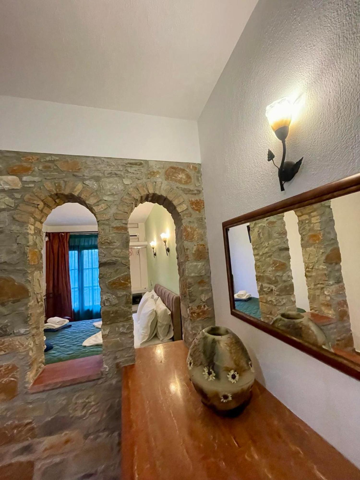 Skiathos Island Suites Трулос Екстер'єр фото
