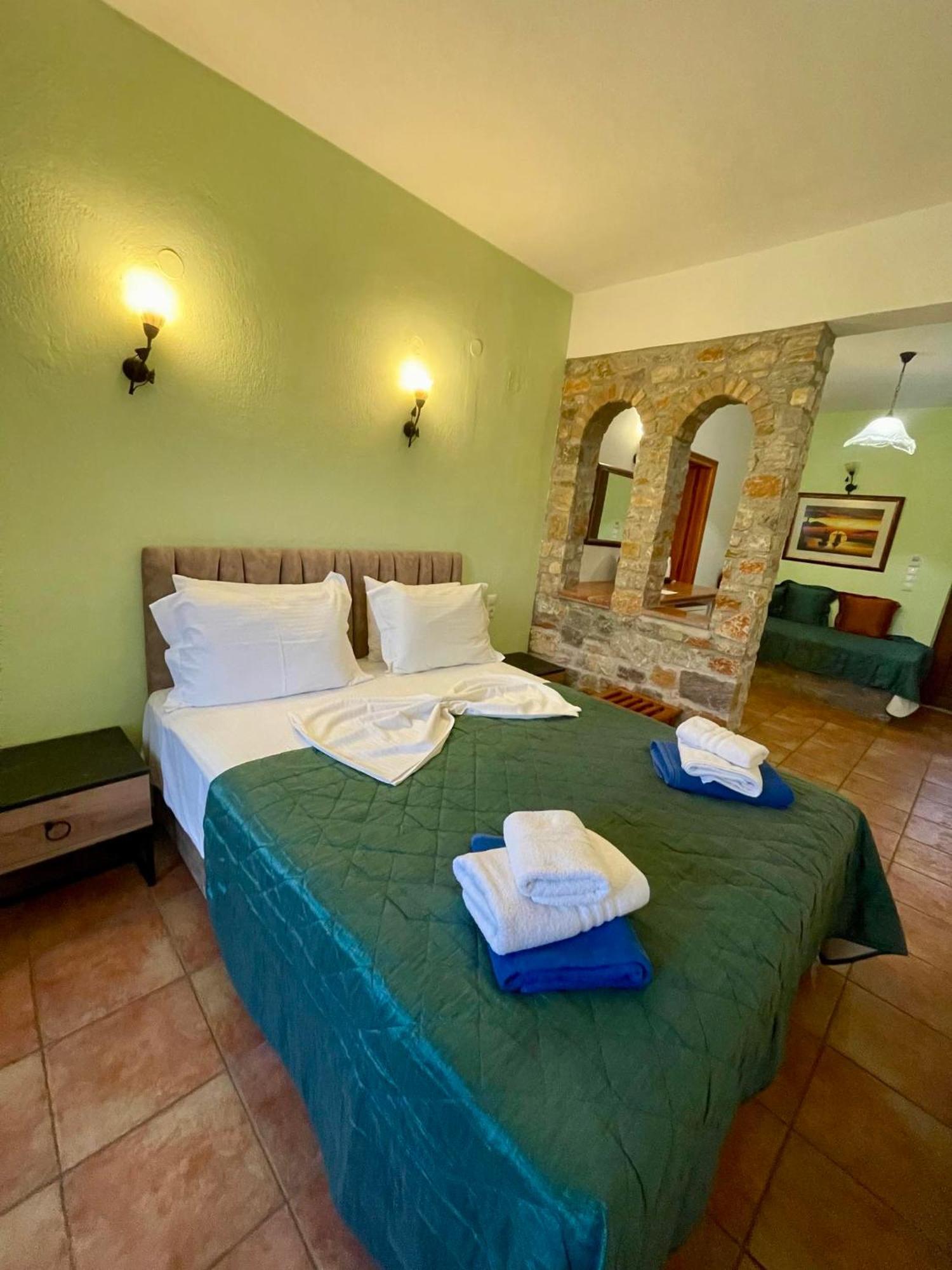 Skiathos Island Suites Трулос Екстер'єр фото